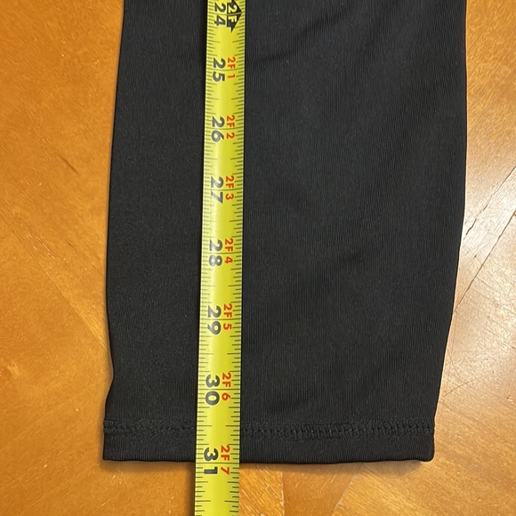 Women’s JustFab Active capri legging black medium exposed hem - Picture 8 of 8